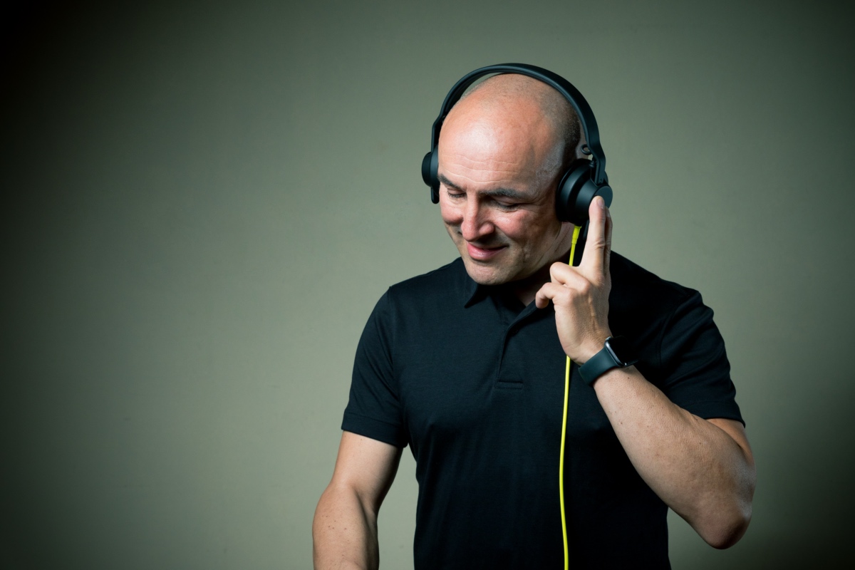 DJ Tilo mit Kopfhörern